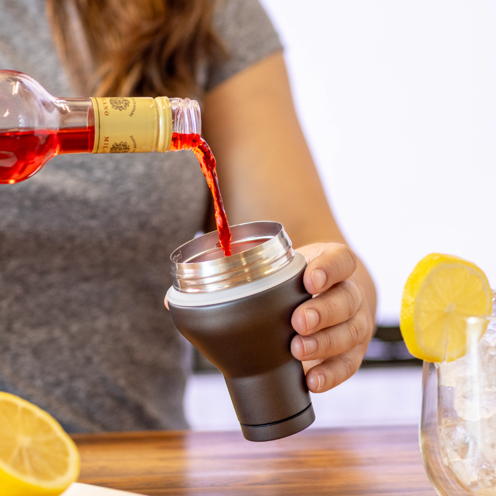 cocktail-shaker-lid-i2 Cocktail_Shaker_lifestyle_2_b714e13d-dd84-4844-956f-11cddc294041.png