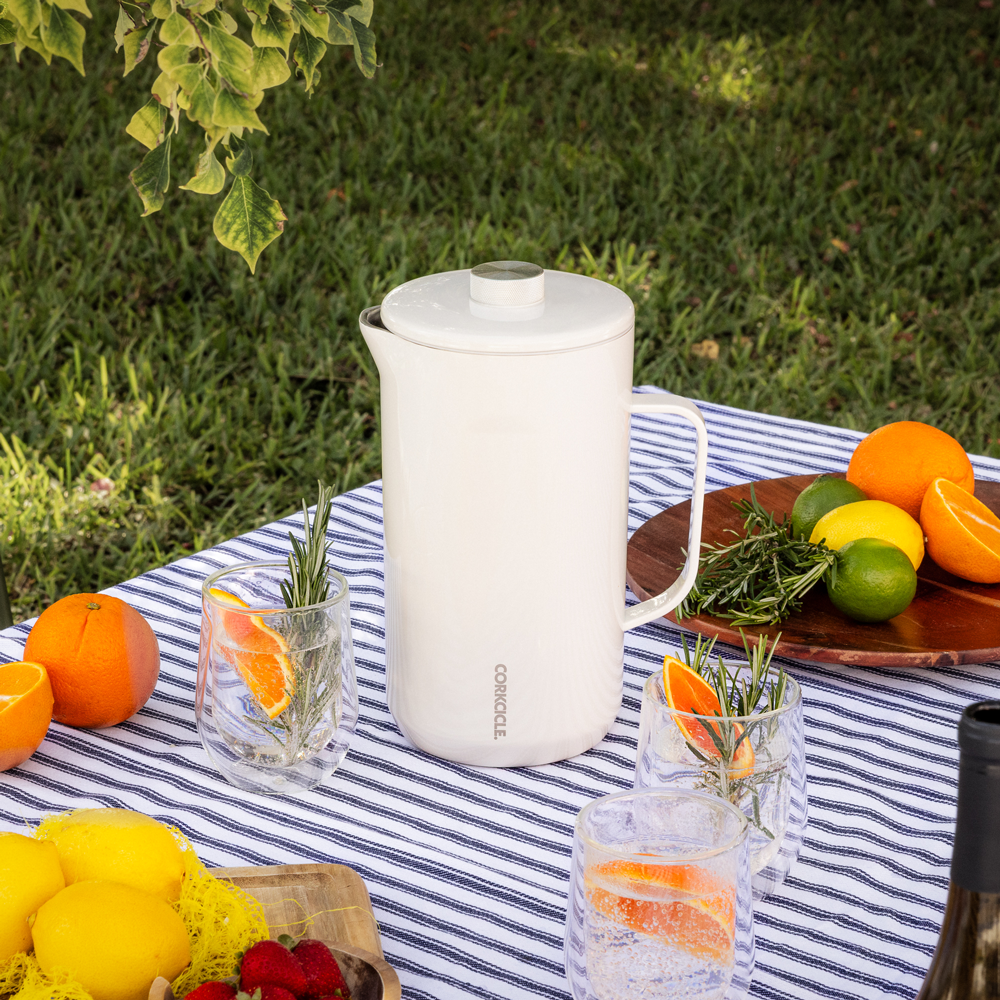 pitcher-i1 OatmilkPitcher_Lifestyle.png